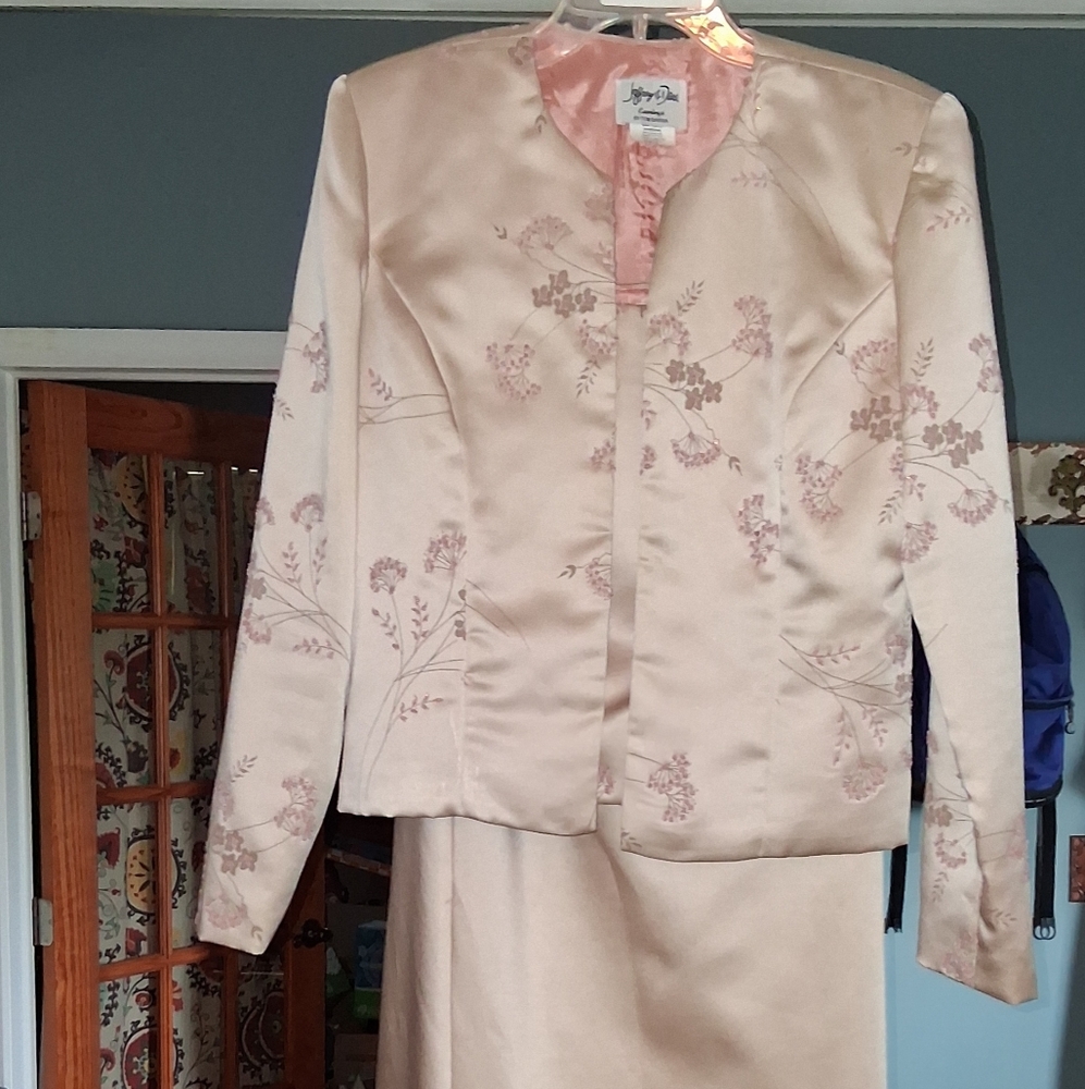Floral Embroidered Dress Suit in Pink and Cream